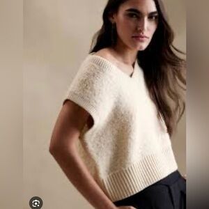 NWT Banana Republic cream white sweater vest size M